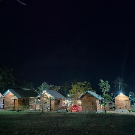 瑟克通Beach Camp Lombok别墅 外观 照片